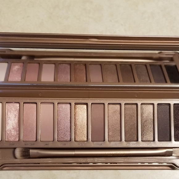 Urban Decay Naked 3 Eyeshadow Palette - Picture 2 of 9